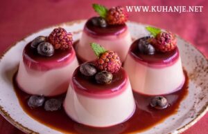 Panna Cotta s voćnim sosom